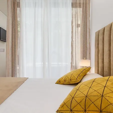 Nell&and&jess Vendégház