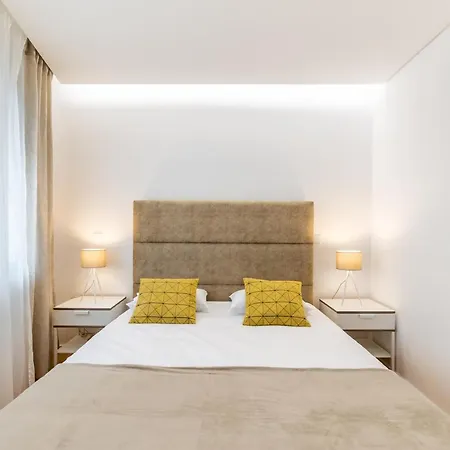 Nell&and&jess Espinho