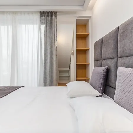 Nell&and&jess Guest house 4*