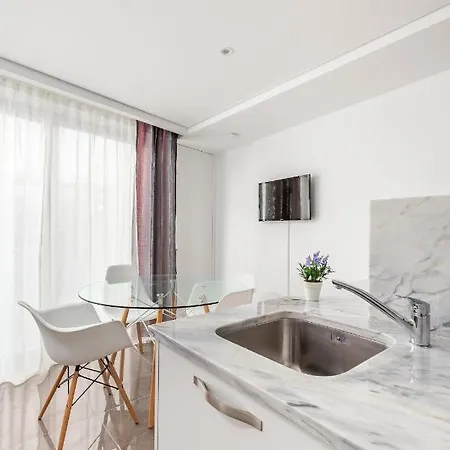 Nell&and&jess Vendégház 4*