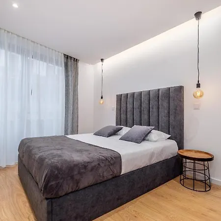 Nell&and&jess Espinho