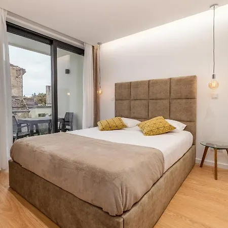 Nell&and&jess Espinho