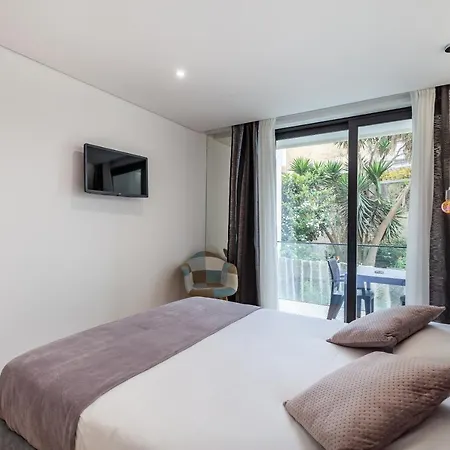 Nell&and&jess 4* Espinho