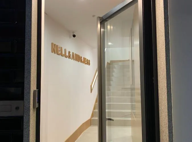 Nell&and&jess Guest house 4*