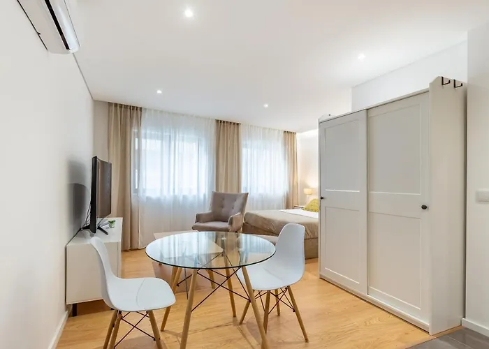 Nell&and&jess Guest house 4*