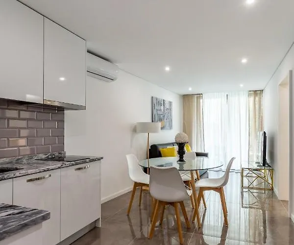 Nell&and&jess Guest house Espinho (Aveiro)