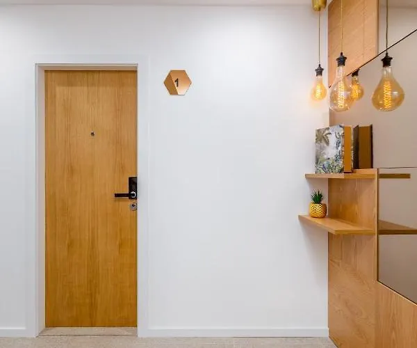 Nell&and&jess Guest house 4*