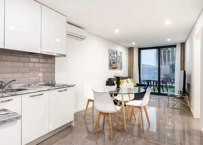 Nell&and&jess 4* Espinho (Aveiro)