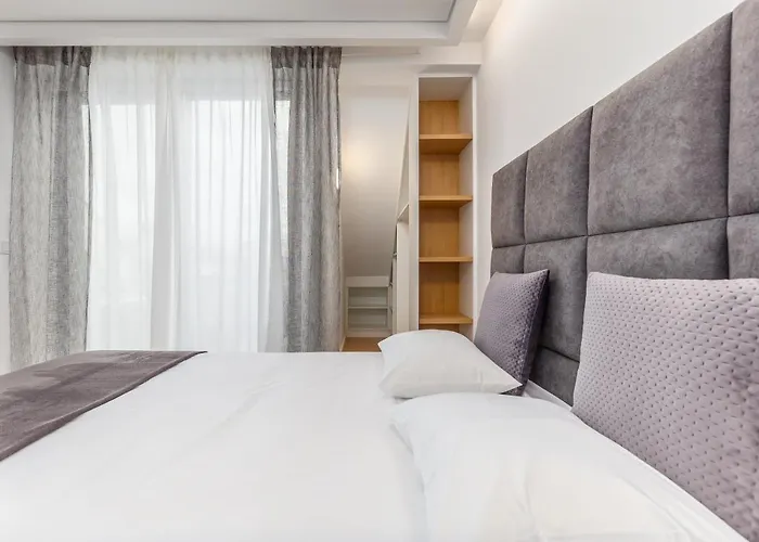 Nell&and&jess Guest house 4*