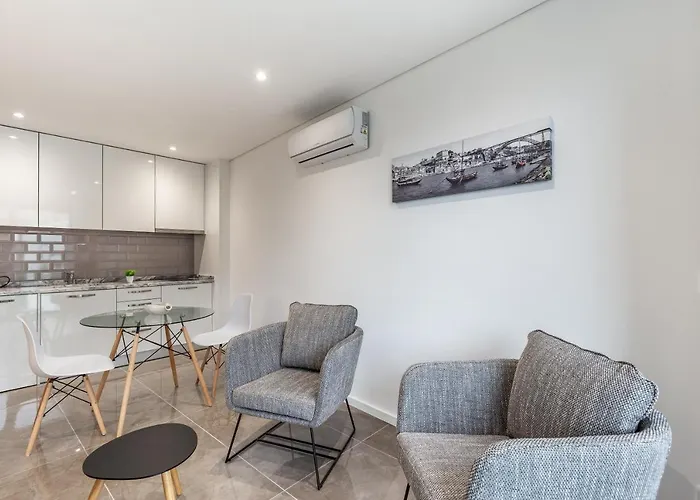 Nell&and&jess Guest house 4*