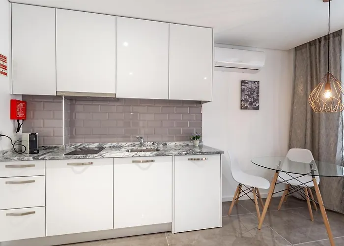 Nell&and&jess Guest house 4*