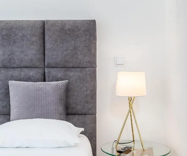 Nell&and&jess Guest house 4*