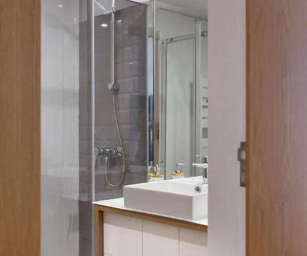 Nell&and&jess Guest house 4*